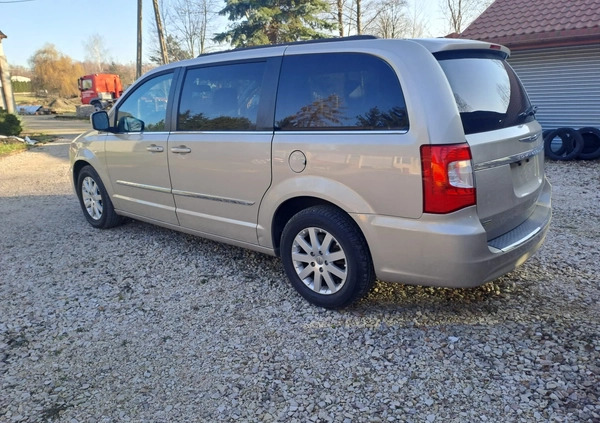 Chrysler Town &amp; Country cena 64900 przebieg: 179000, rok produkcji 2016 z Sochaczew małe 37